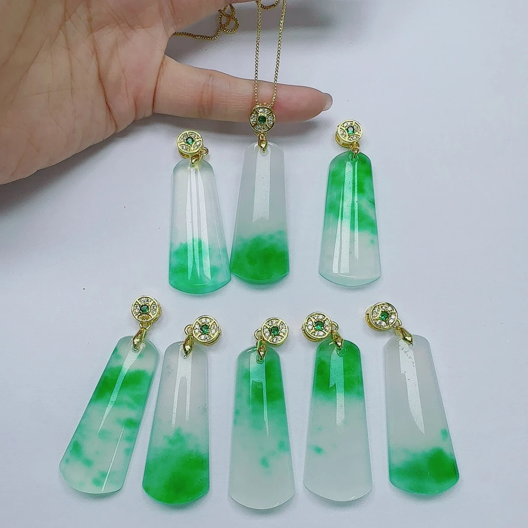 白冰底绿花厚装无事牌吊坠