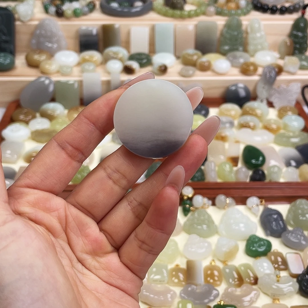 和田玉未镶嵌吊坠(赠链)