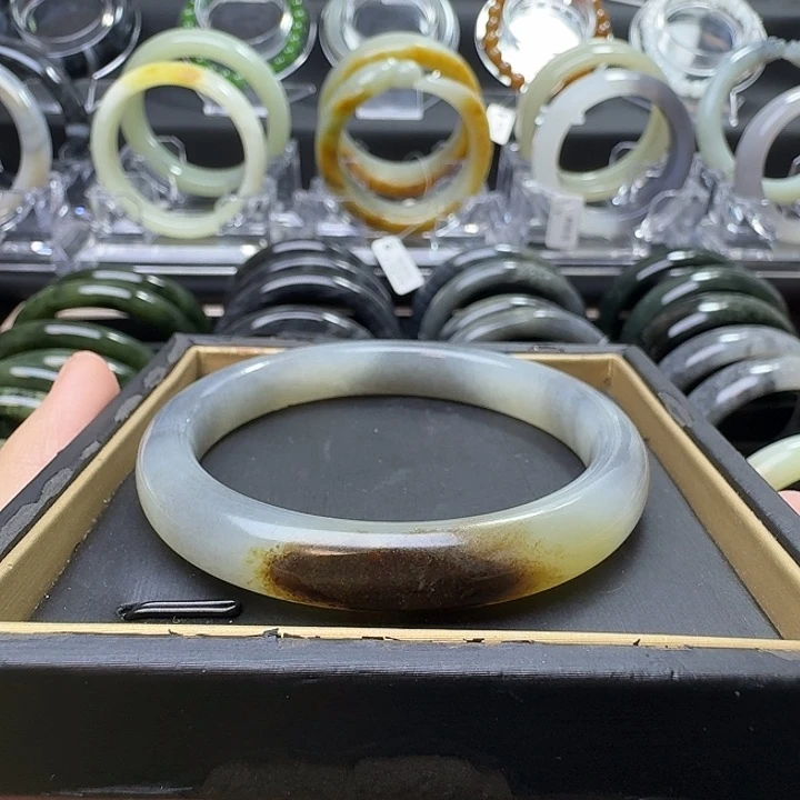 和田玉未镶嵌手镯