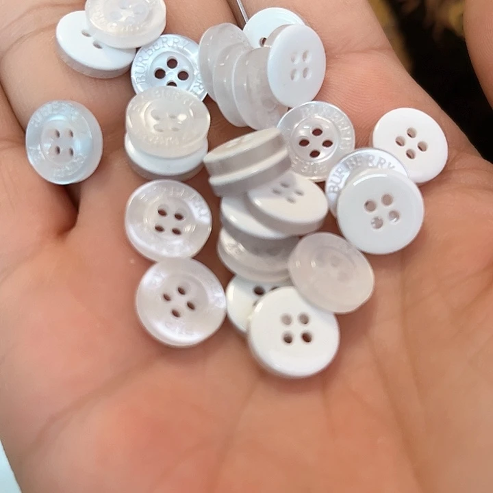 白色巴巴扣子10个扣子