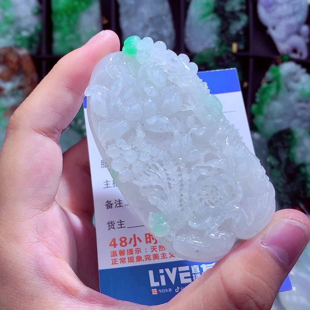 翡翠未镶嵌颈饰挂件