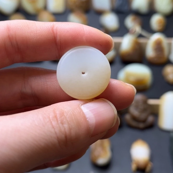 和田玉（糖玉）未镶嵌颈饰