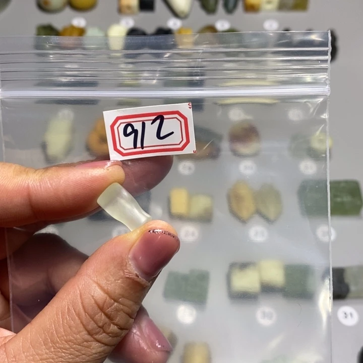 蛇纹石玉颈饰未镶嵌傅*云