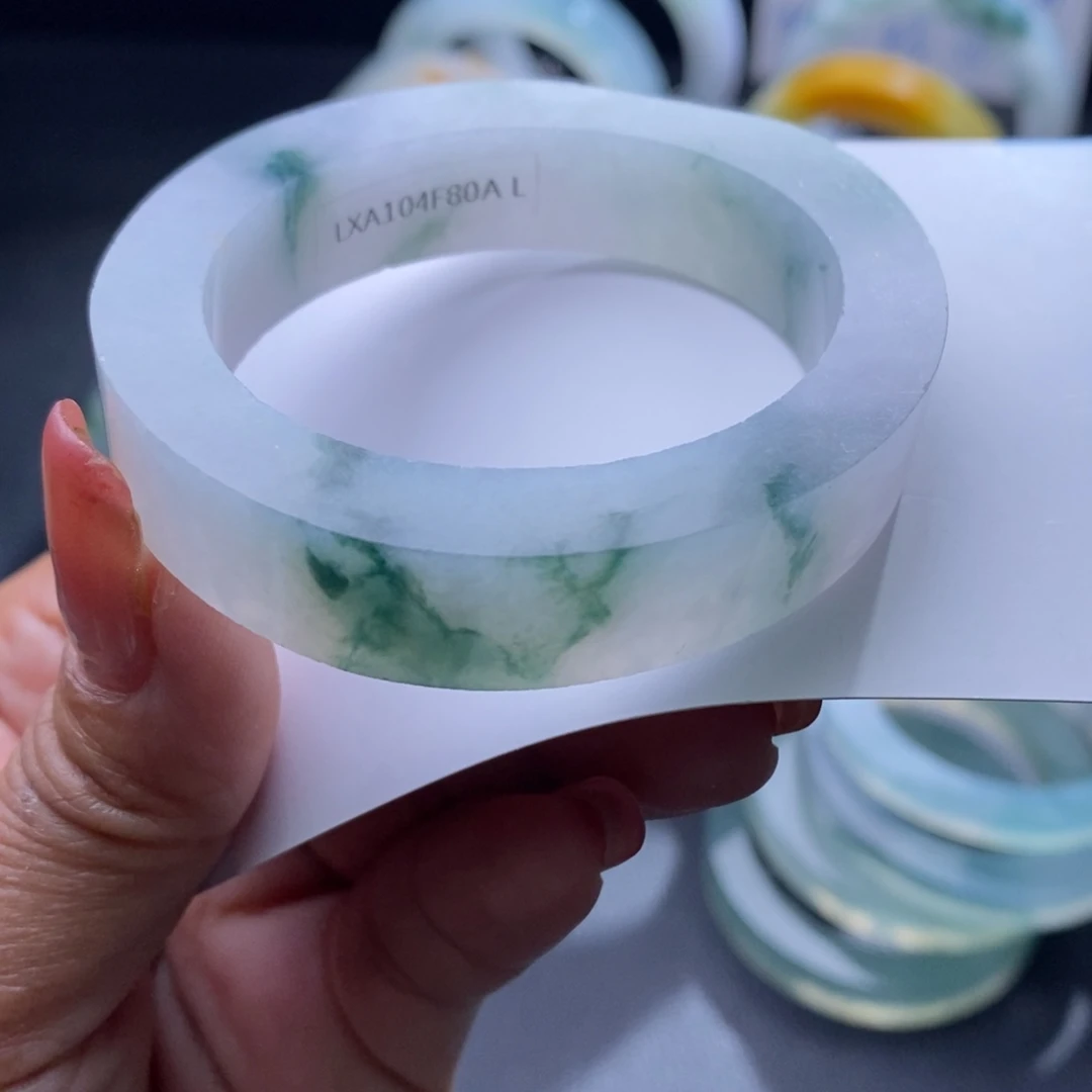 定制翡翠未镶嵌翡翠手镯