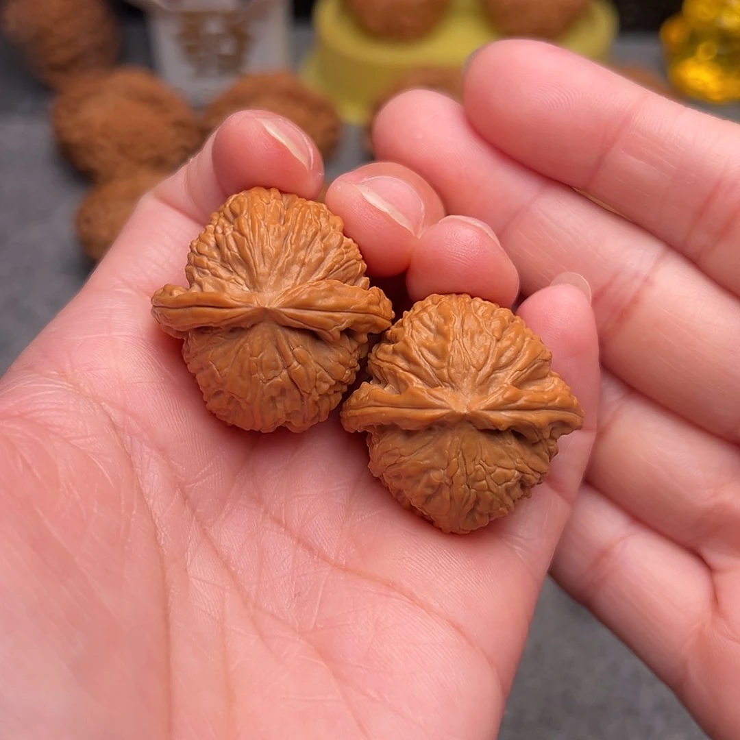把件文玩核桃精品小手捻白狮子33全品