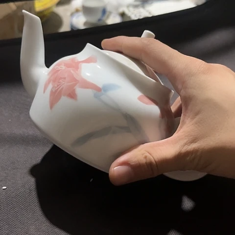 陶瓷手工大球泥壶一个