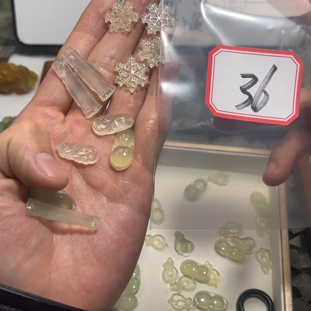 是***类蛇纹石玉合金颈饰
