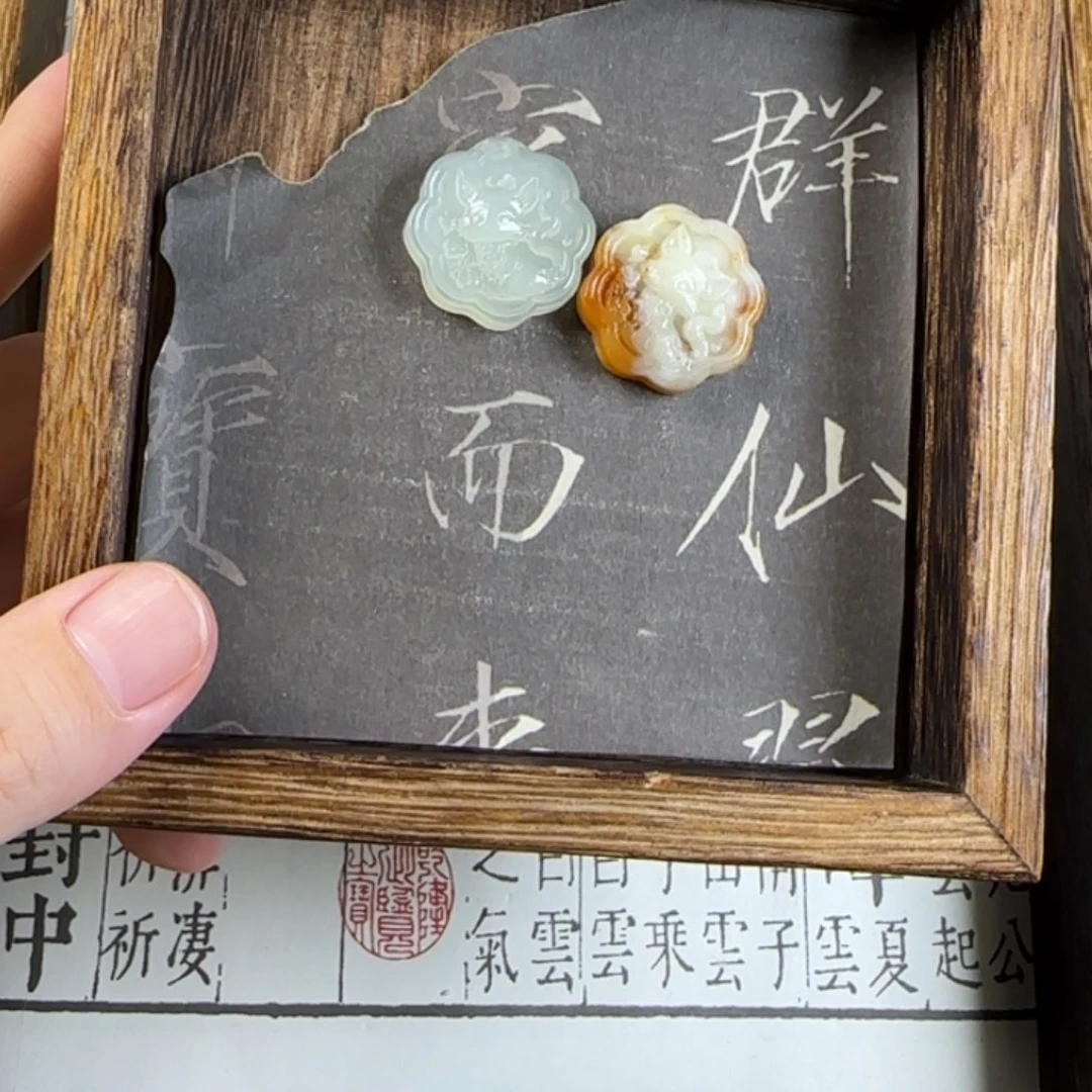 皮***觉合金蛇纹石玉颈饰
