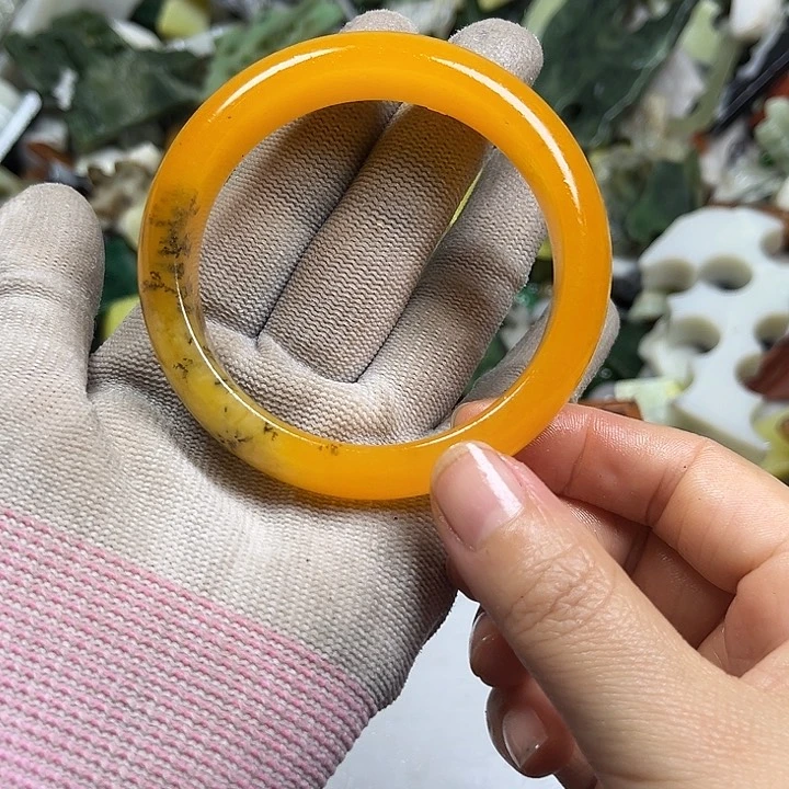 未镶嵌透闪石质玉珠宝奇石