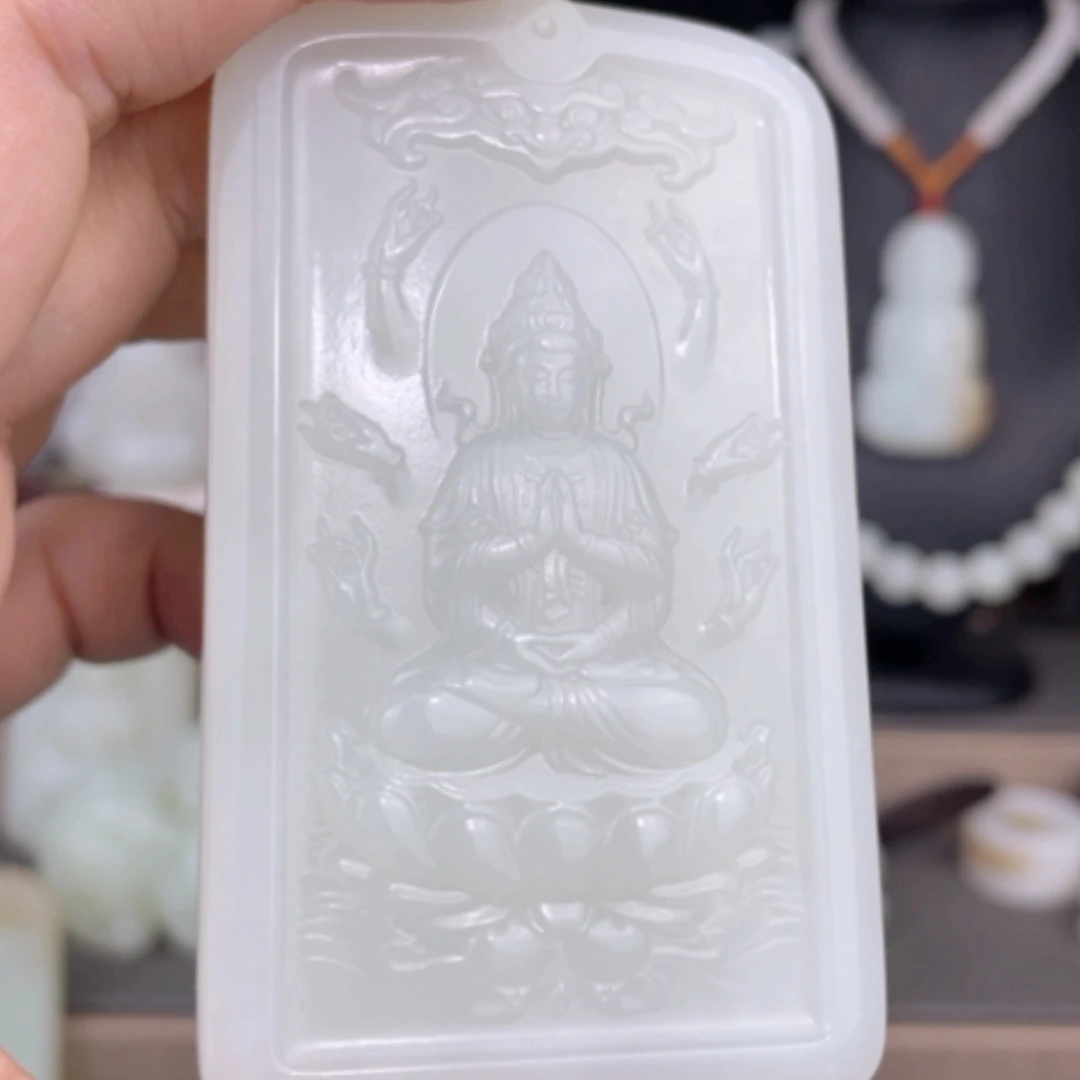 【闪购商品】颈饰未镶嵌和田玉
