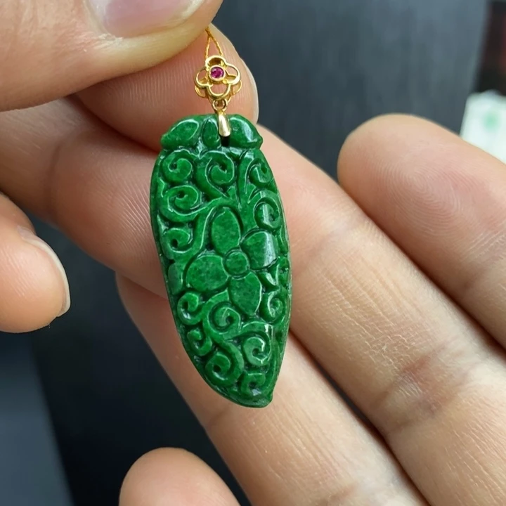 翡翠颈饰18K金镶嵌吊坠