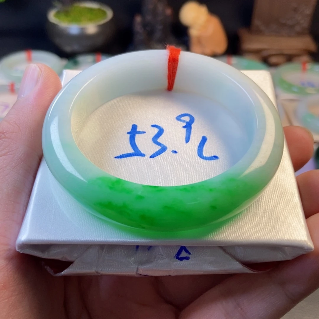 翡翠未镶嵌手镯38白底青