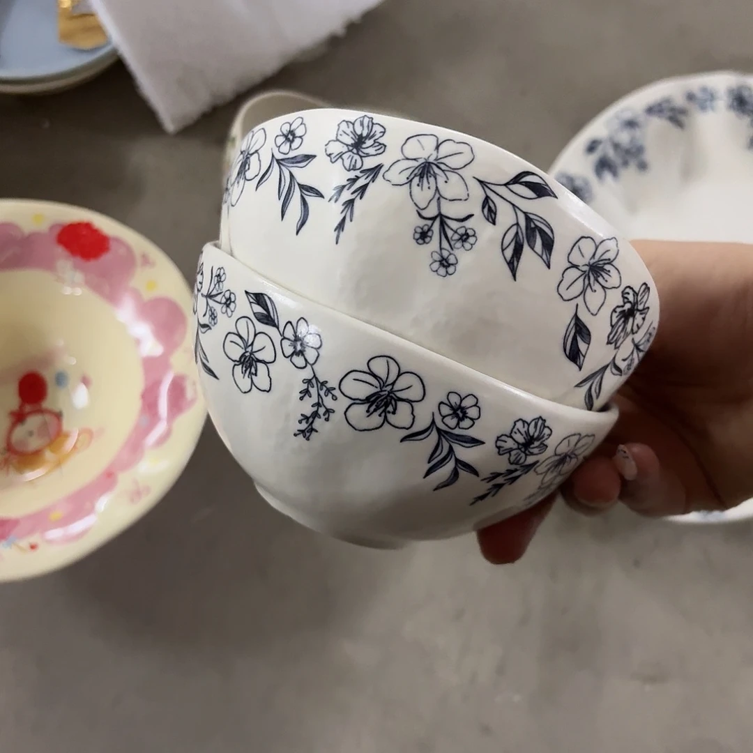 搪瓷微瑕白色花碗两个