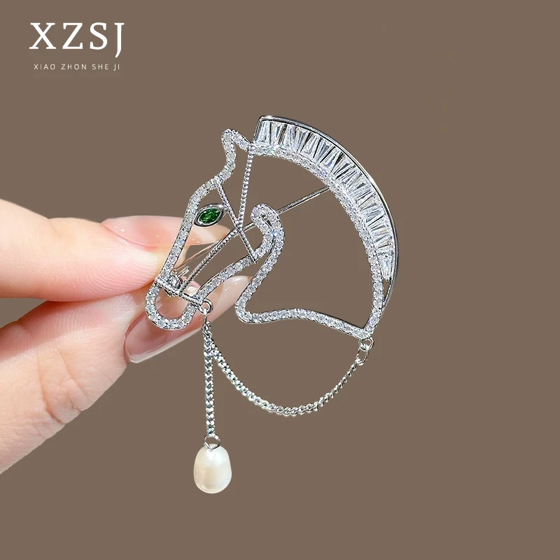 铜锆石胸针 设计师款镂空生肖马高端别针大衣胸花高档女气质配饰