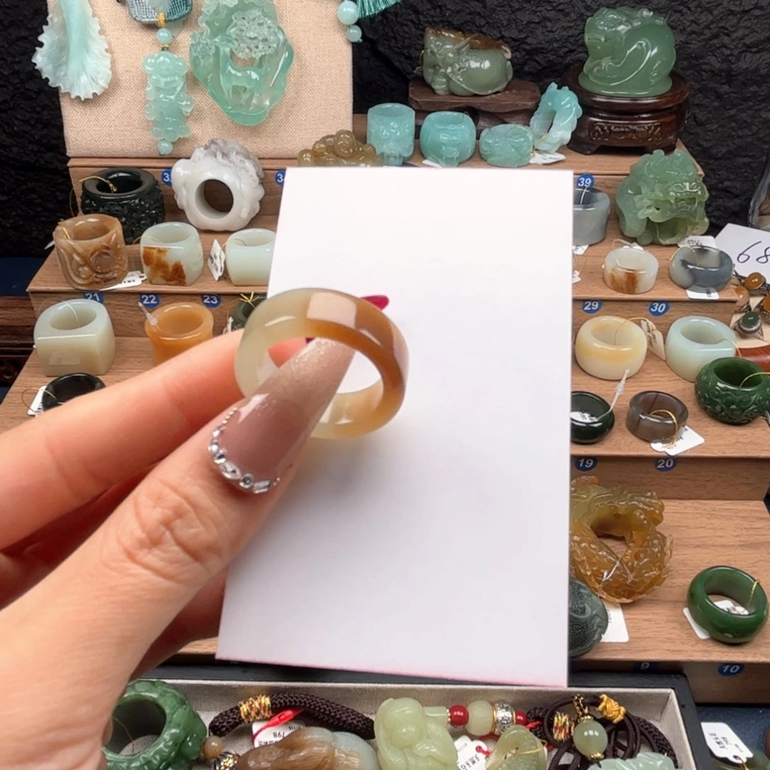 之***后和田玉未镶嵌戒指