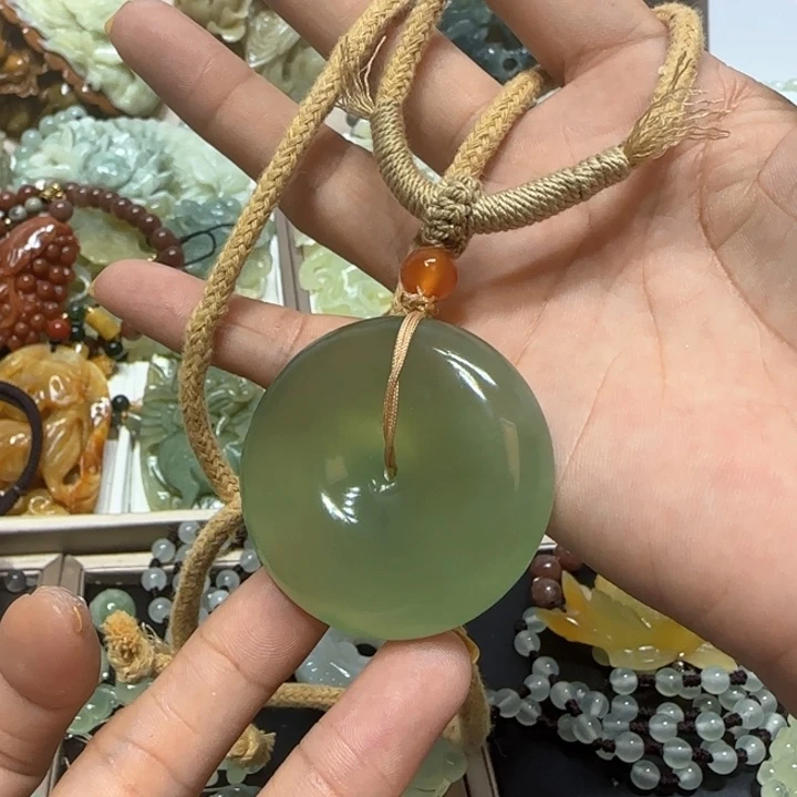 蛇纹石玉未镶嵌吊坠