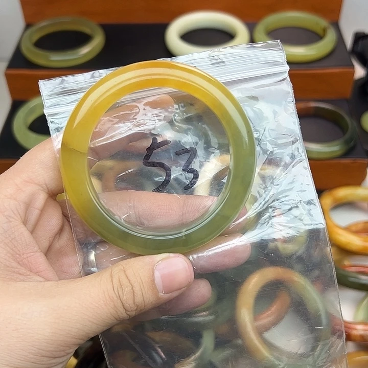 豆***宝蛇纹石玉未镶嵌手镯