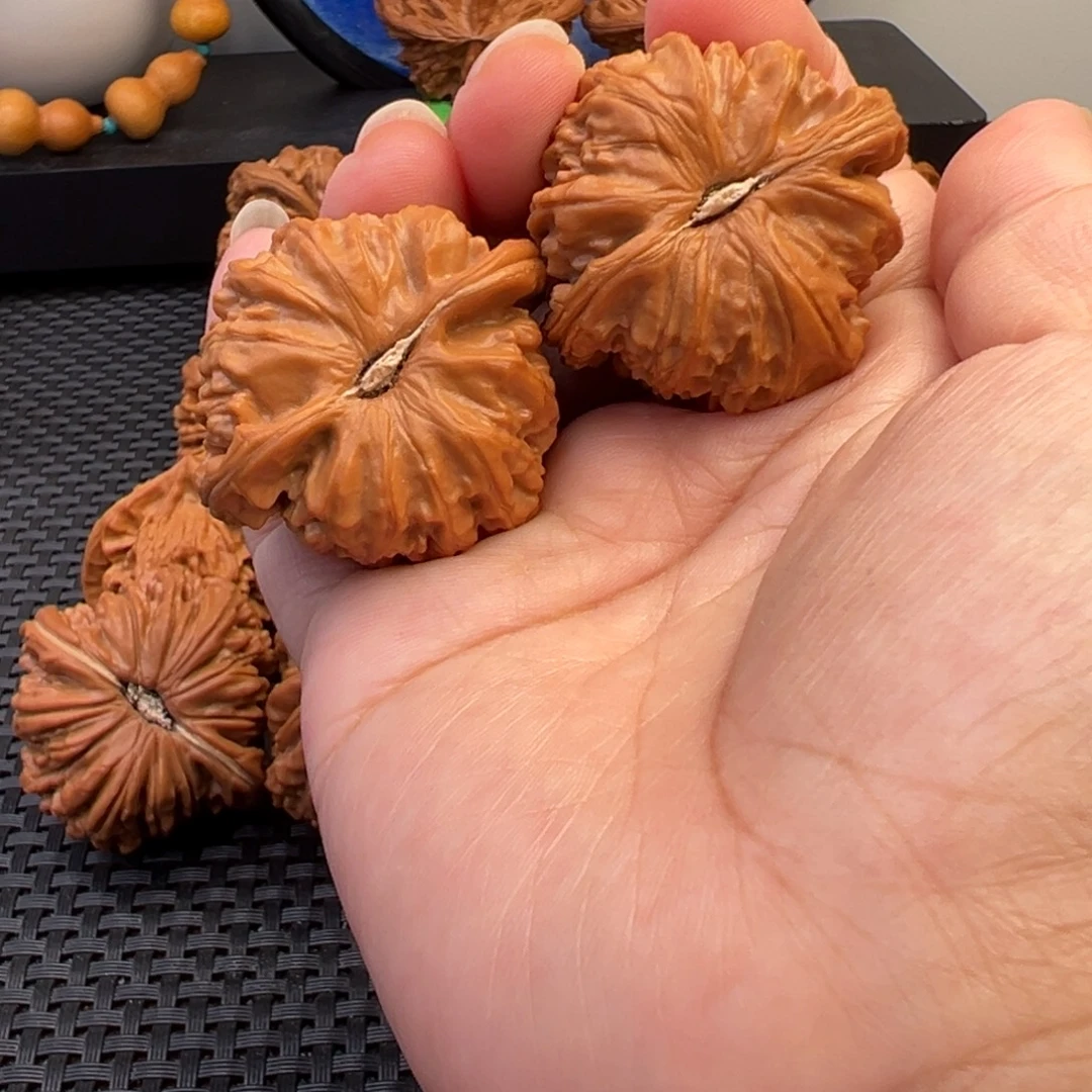 桃核把件白狮子39