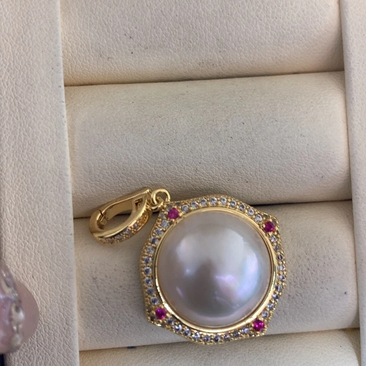 未镶嵌颈饰拼合珍珠（马贝珠）