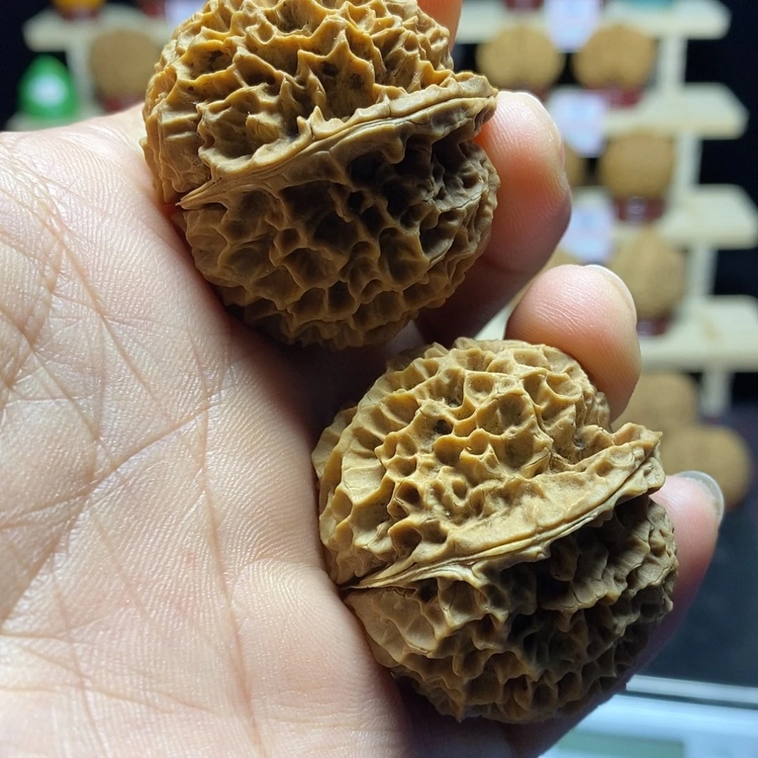 *****文玩核桃吊坠绣球