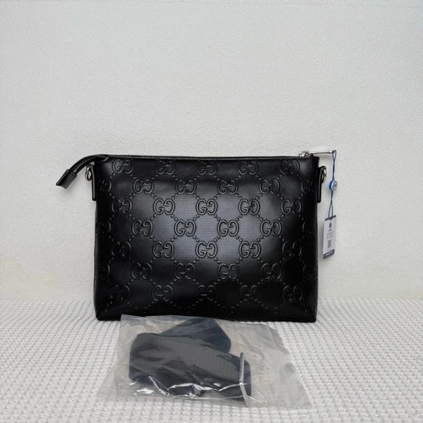 99新 GUCCI/古驰 5798/男士时尚黑色全皮压纹斜挎包/可手拿