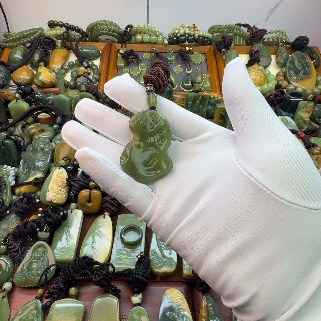 岫岩老玉（透闪石质玉）未镶嵌颈饰