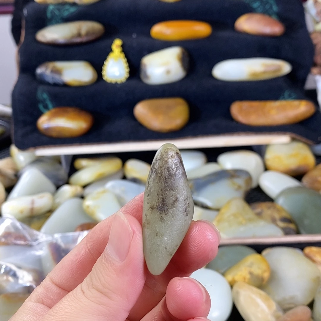 和田玉未镶嵌珠宝奇石