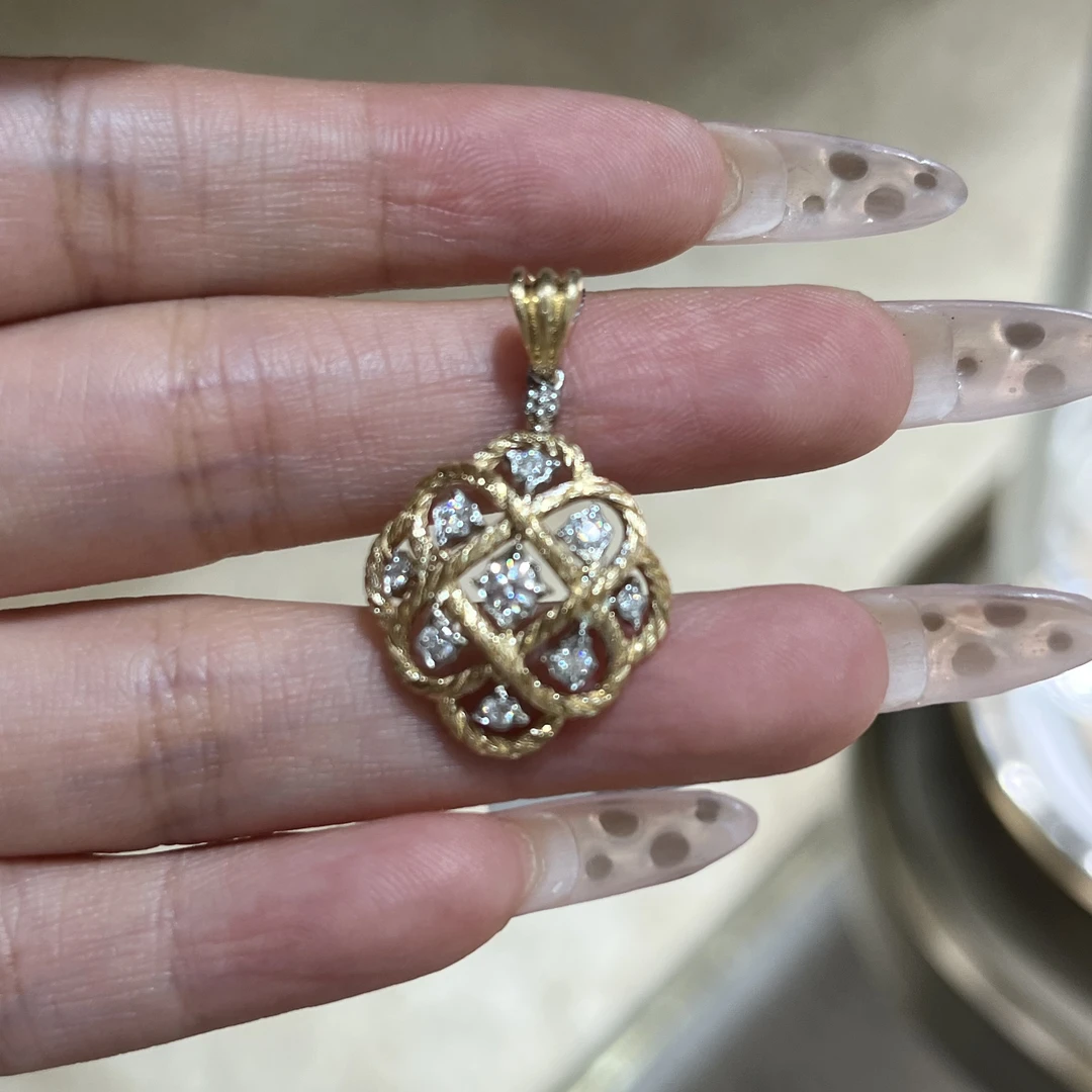 18 K金鞭子钻石吊坠