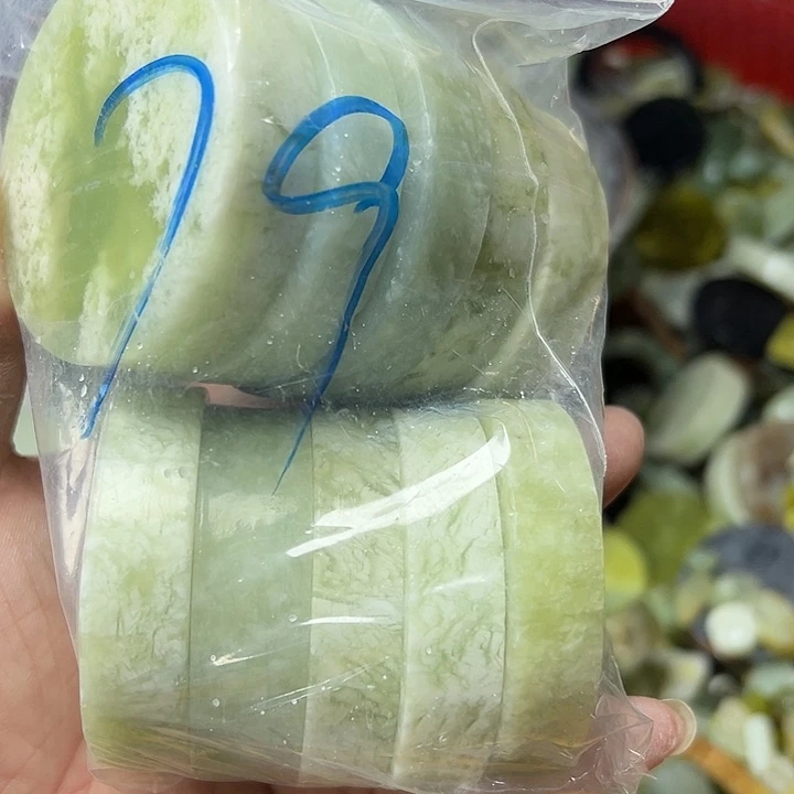 毅***v未镶嵌蛇纹石玉鱼缸石，盆景石