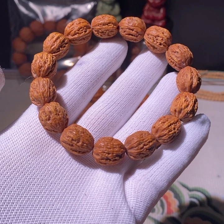 文玩核桃手串……22