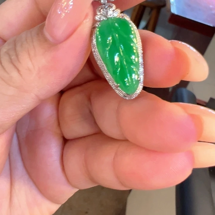 翡翠18K金镶嵌吊坠(不含链)金镶叶子