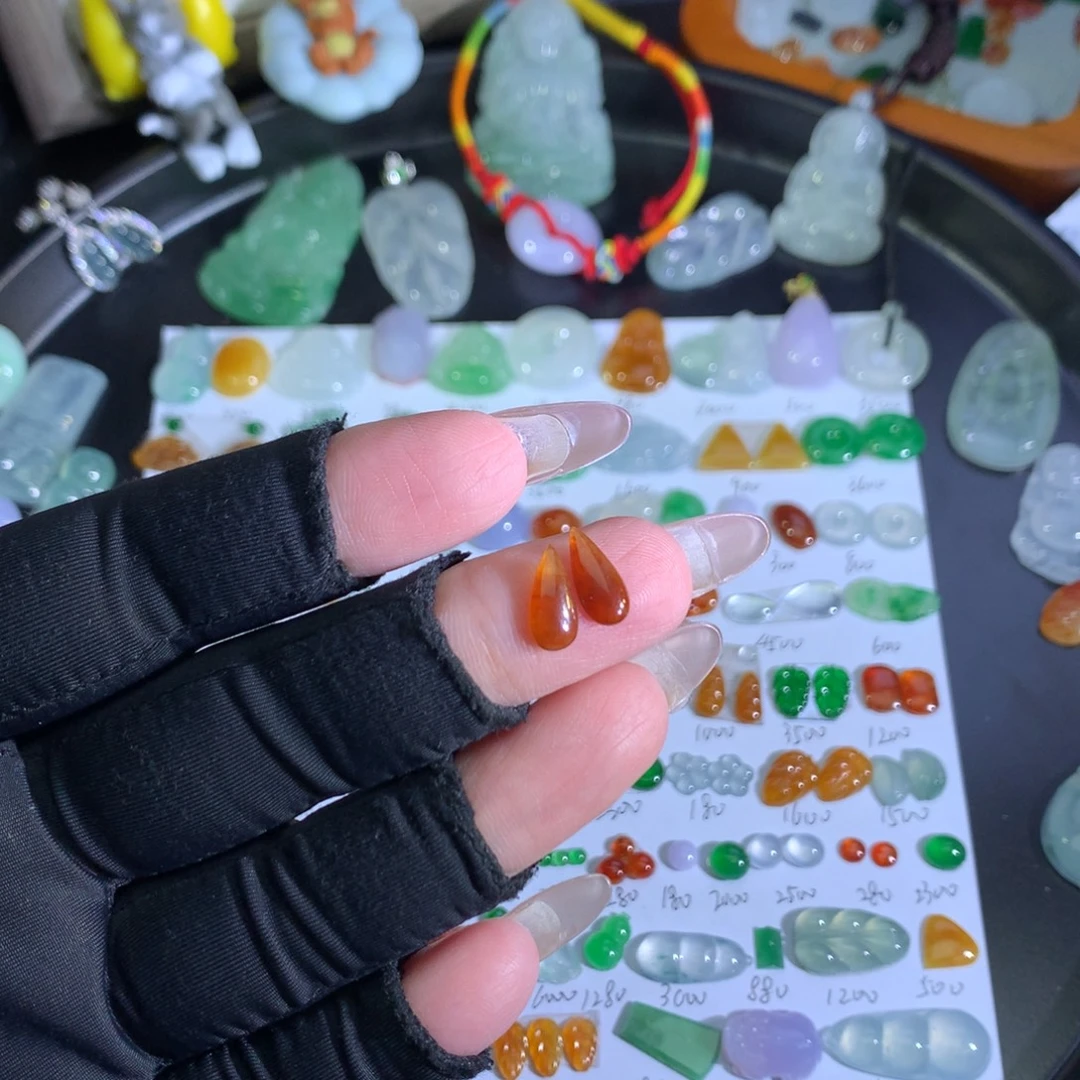 翡翠未镶嵌吊坠(不含链)冰红水滴