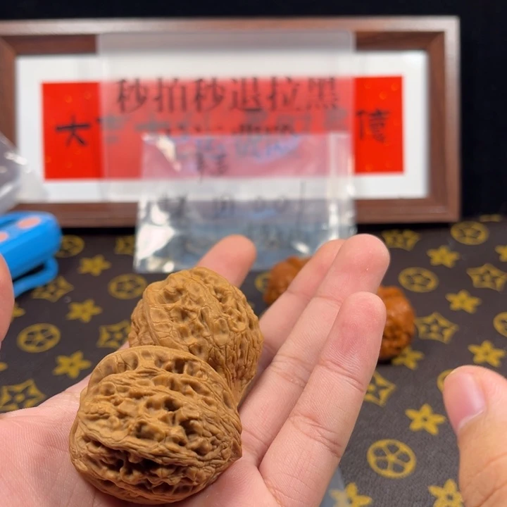 H***、文玩核桃把件文玩核桃