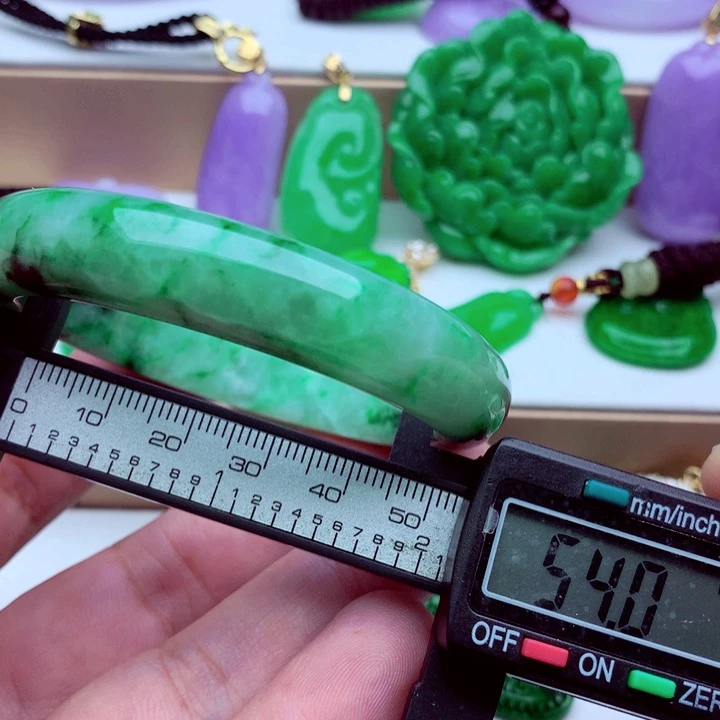 翡翠未镶嵌手镯．．．．．