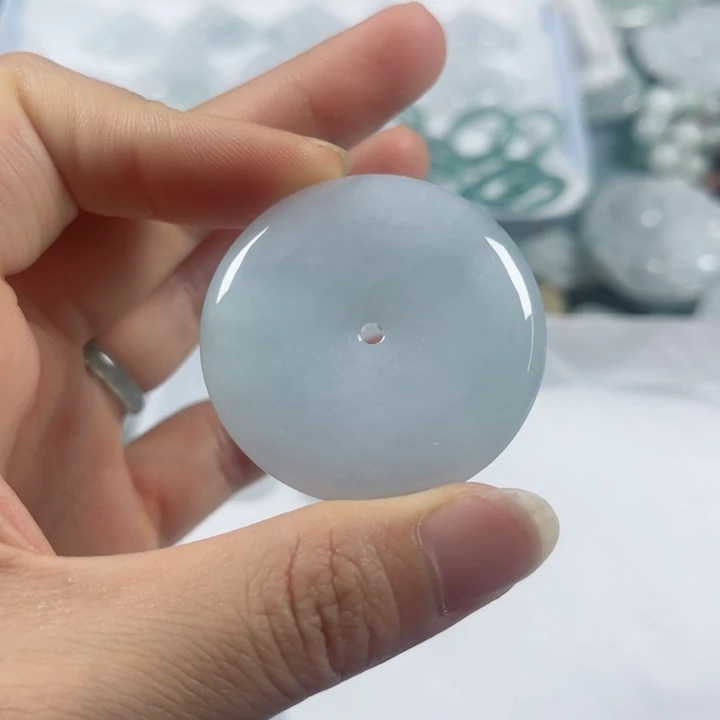 颈饰翡翠未镶嵌翡翠