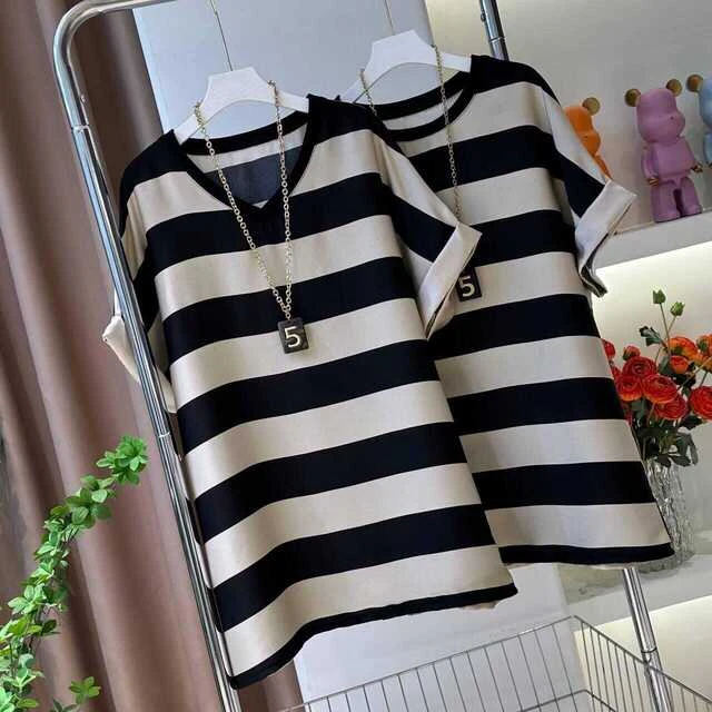 欧美大版休闲宽条设计感上衣夏季时尚宽松显瘦条纹短袖气质T恤女