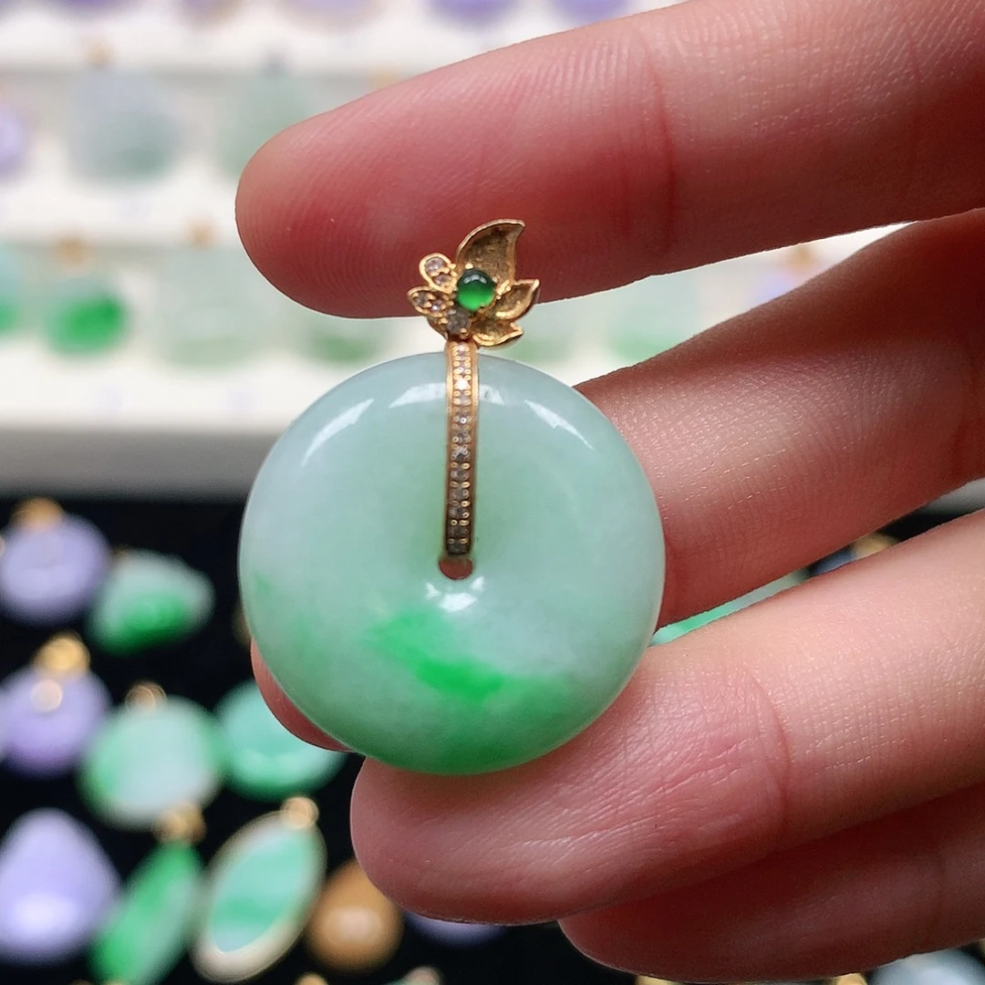 颈饰18K金镶嵌翡翠翡翠吊坠