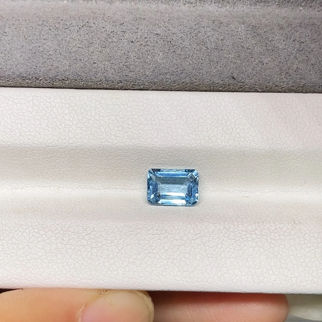 海蓝宝石裸石1.24克拉天然全净满火彩圣玛利亚海蓝宝