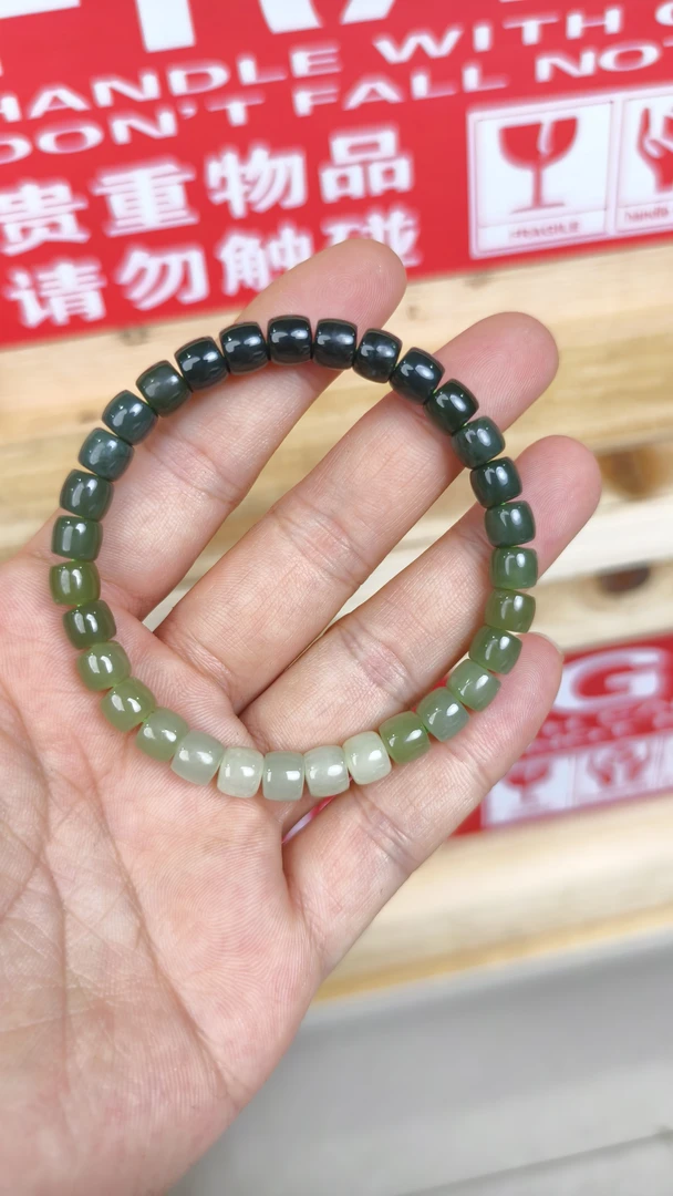 S1186  和田玉手串礼盒装