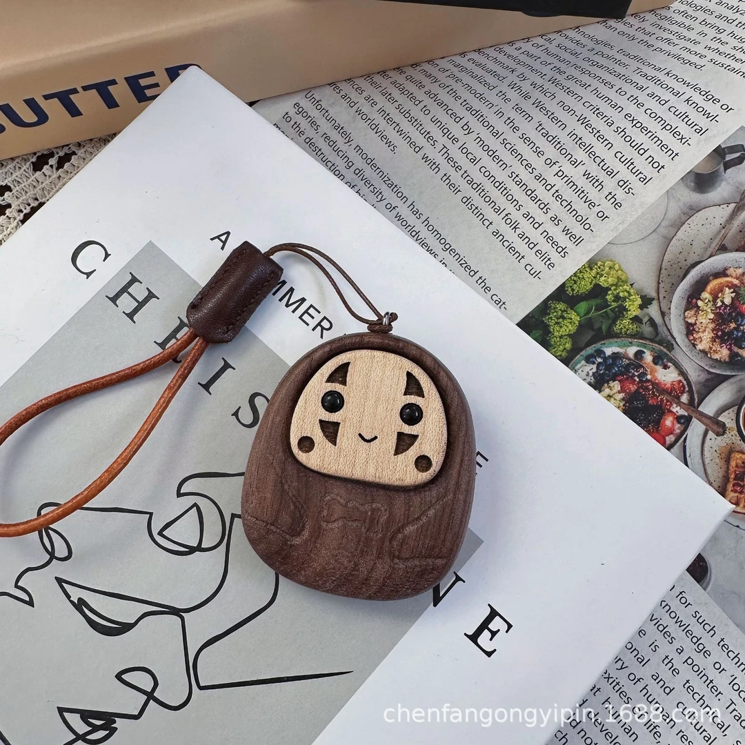 胡桃木宫崎骏无脸男摆件可爱实木桌面装饰有钱朋友礼物专用工艺