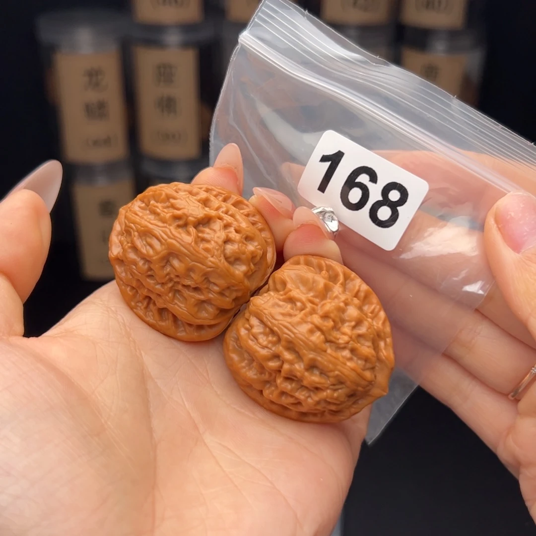 栋***文玩核桃吊坠红锦鲤