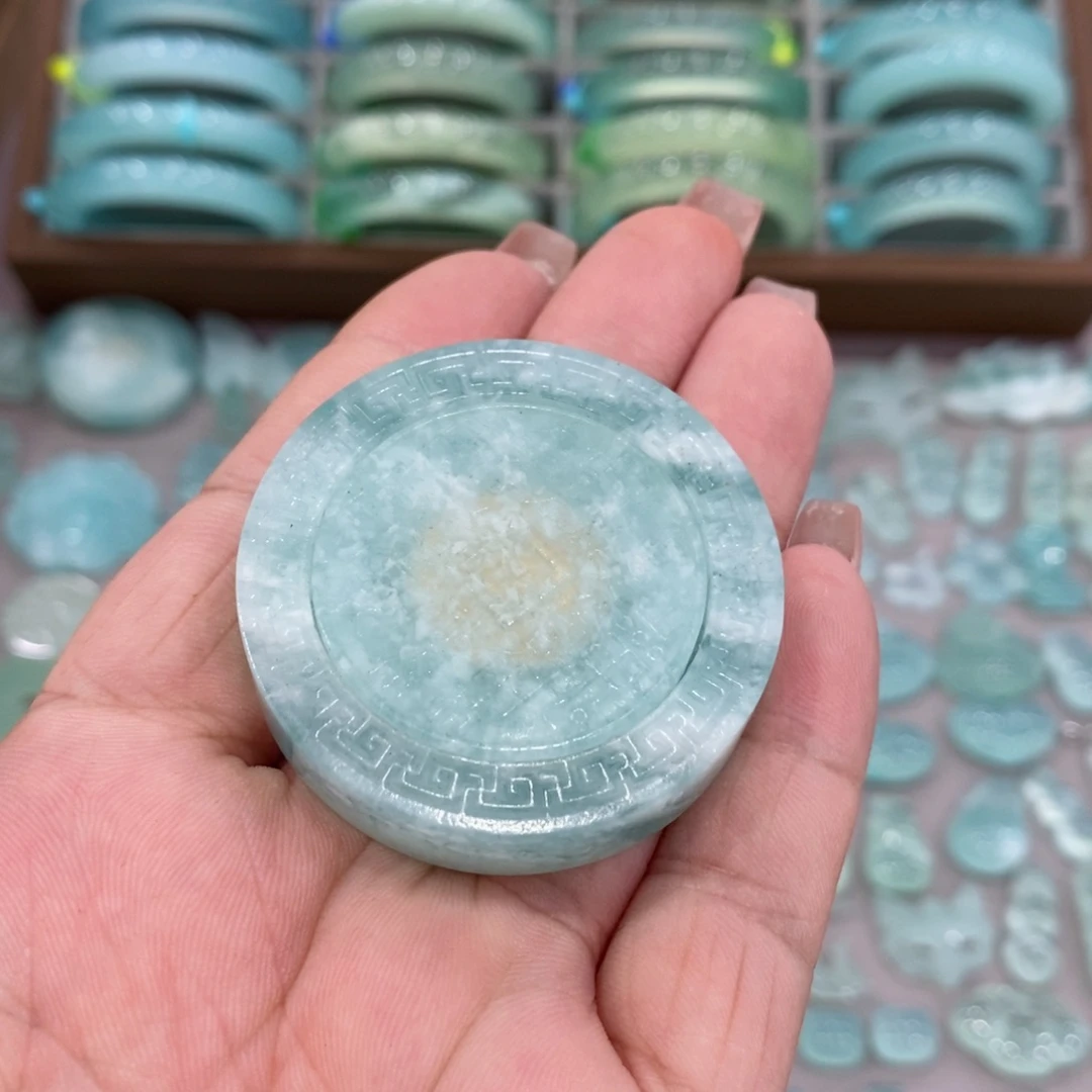 未镶嵌蛇纹石玉颈饰