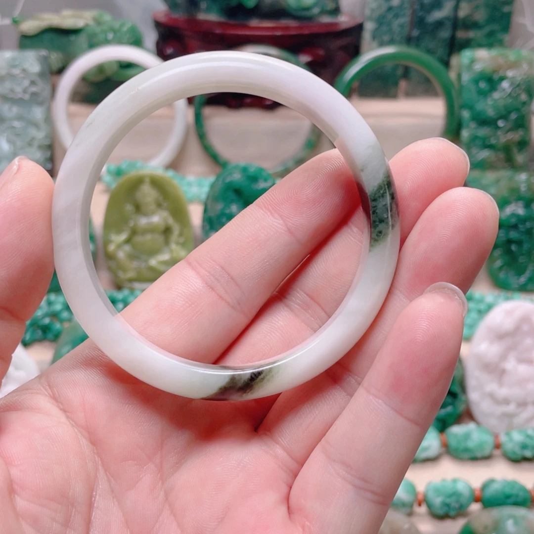 独山玉未镶嵌手镯