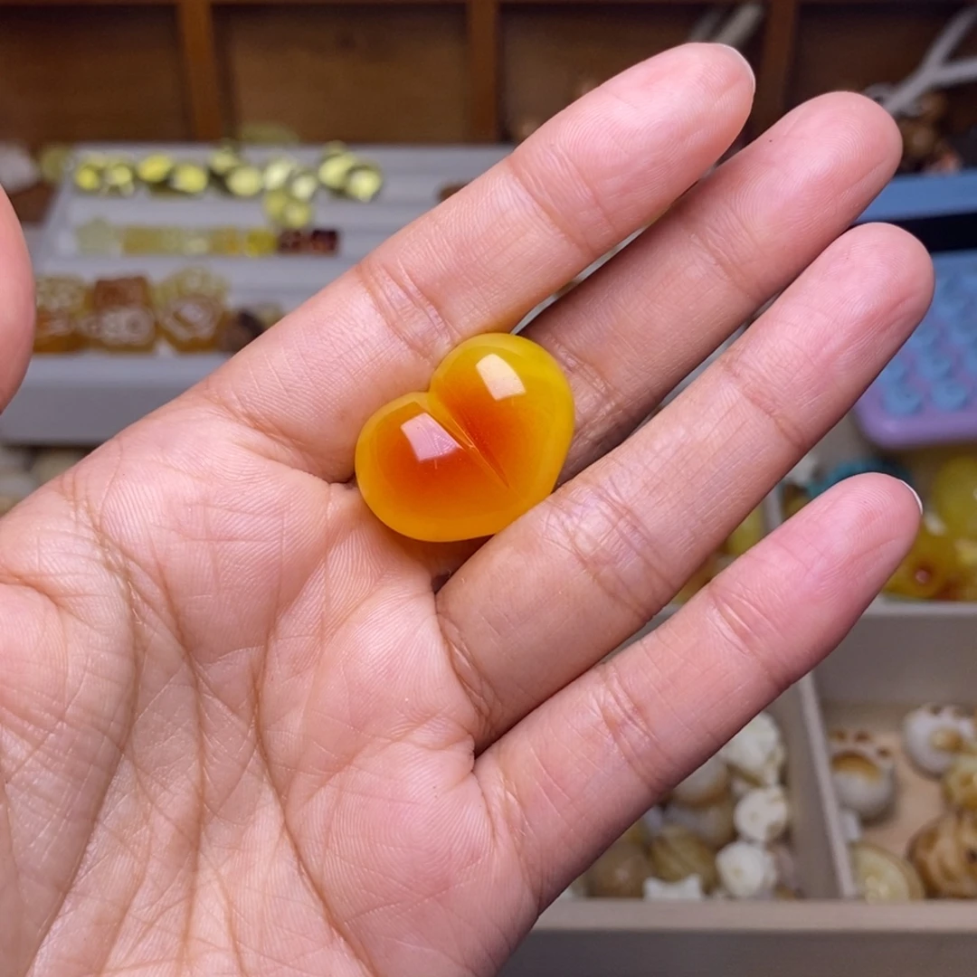 猴头核桃吊坠爱心