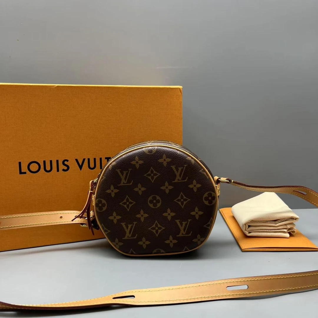 95新 LouisVuitton/路易威登 小号软圆饼包 尺寸18*16 SV15712