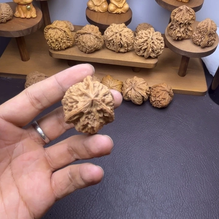 放***铁桃核吊坠野牛三棱