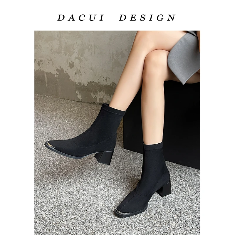 2025年新款洋气靴子女款秋冬复古风瘦瘦靴小众设计感方头黑色靴子