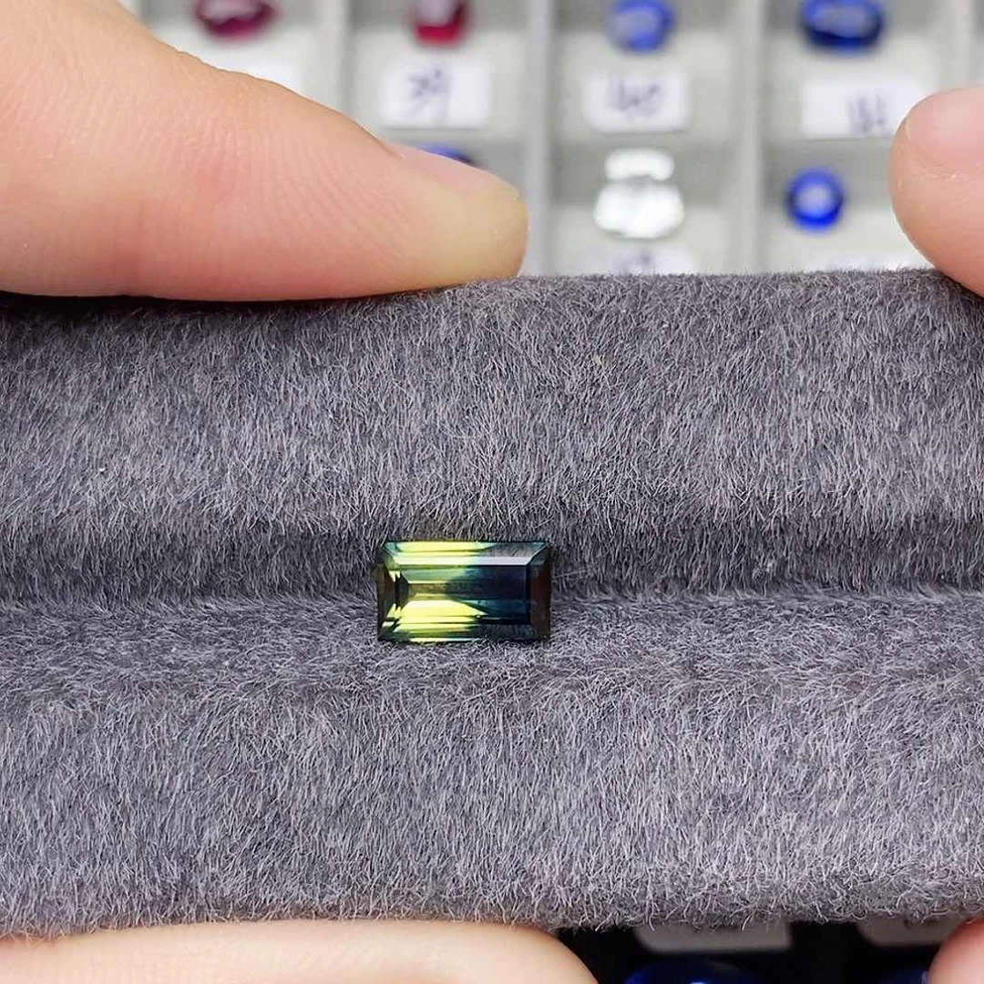 蓝宝石裸石未镶嵌双色切工精致玻璃体1.81ct/1333号