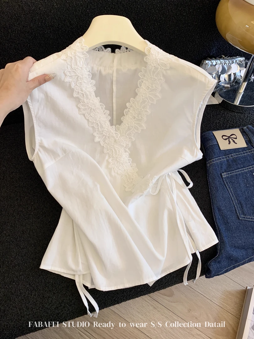 法式重工蕾丝拼接v领衬衫女2025夏季设计感高级背心无袖绑带上衣