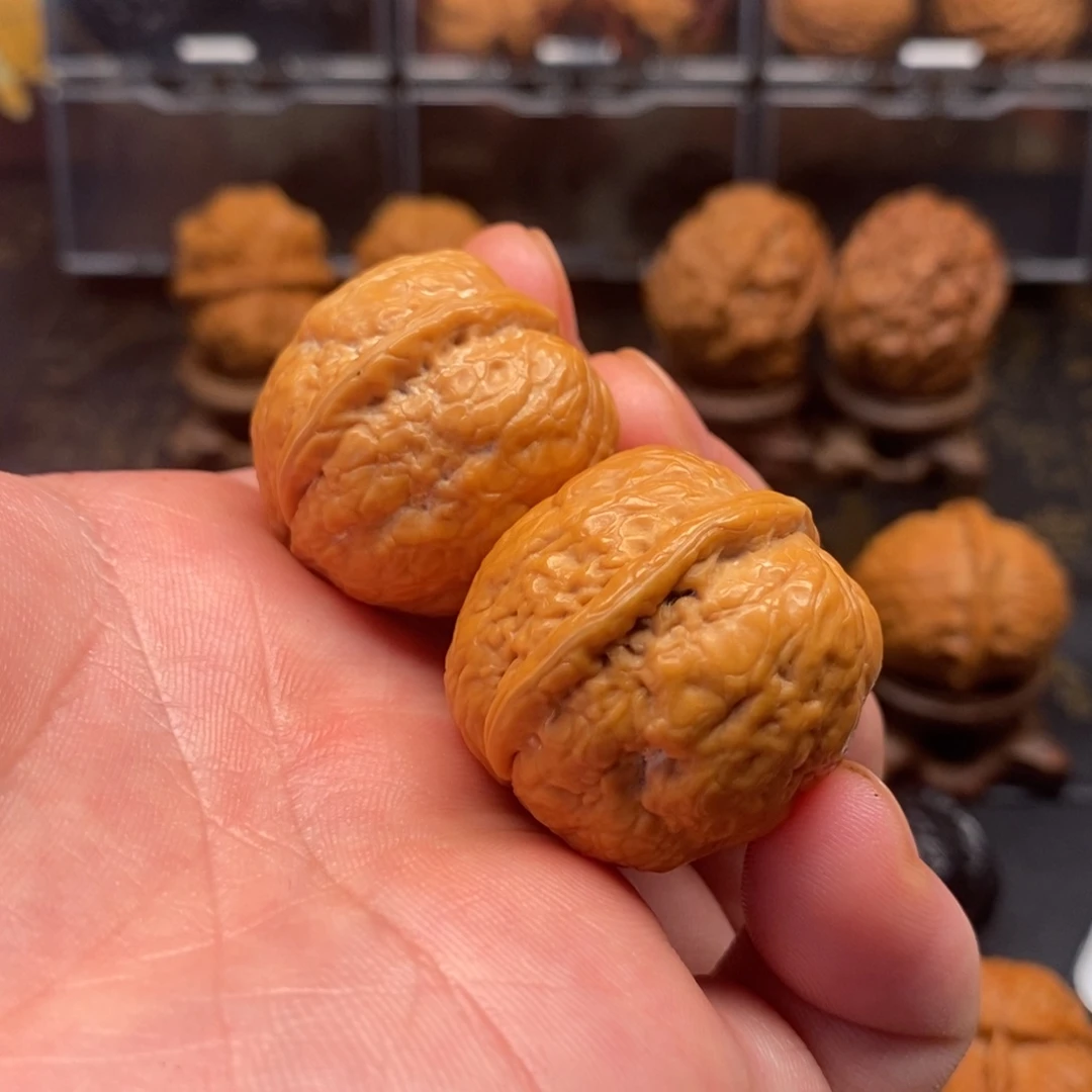 文玩核桃把件云铁小钢炮